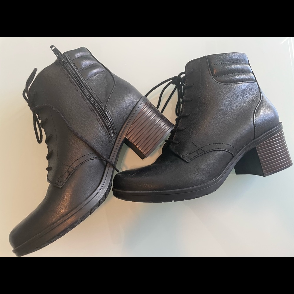 Clark Lace Up Black Boots size 7.5